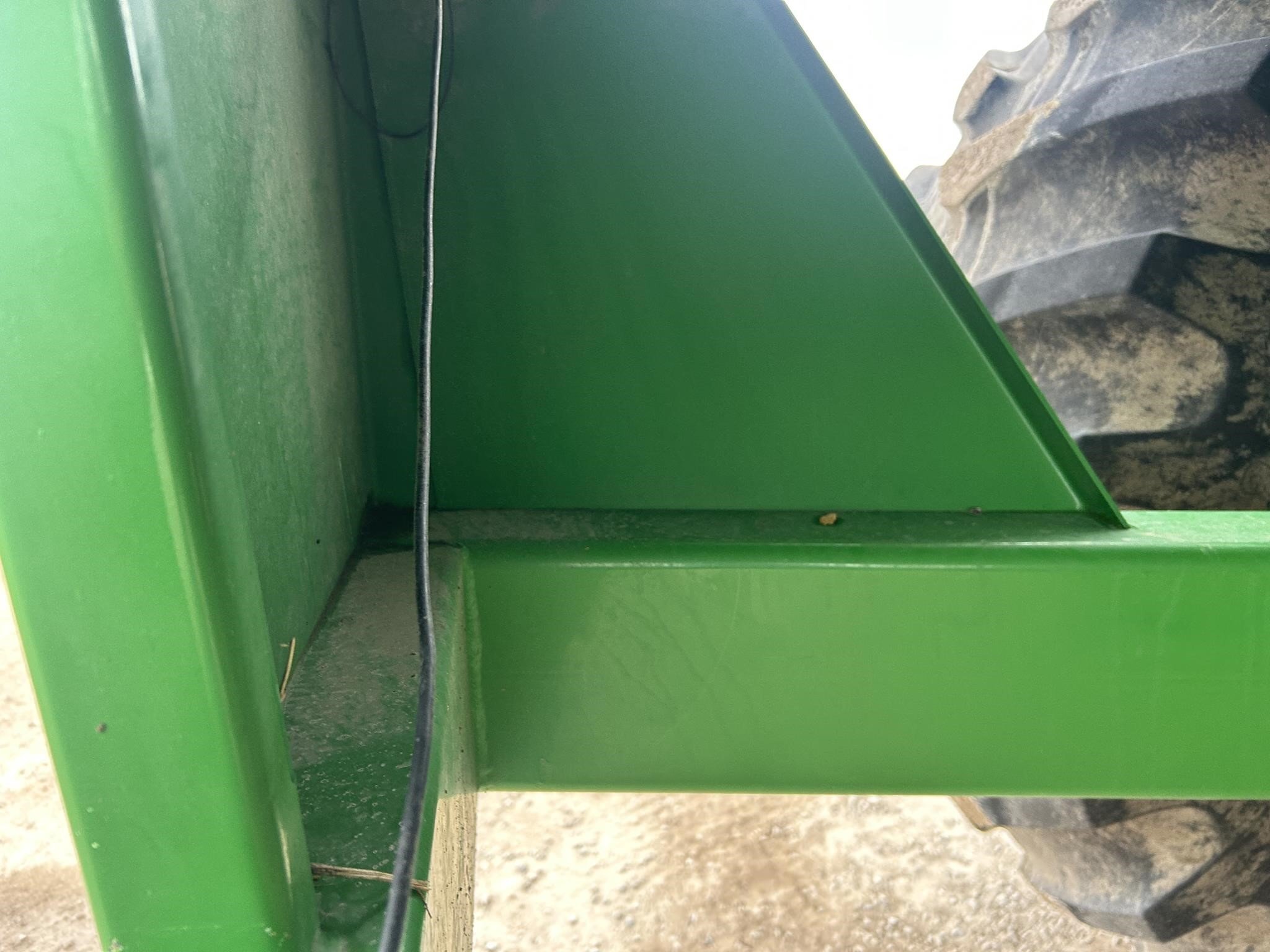 2010 J&M 750-18 Grain Cart