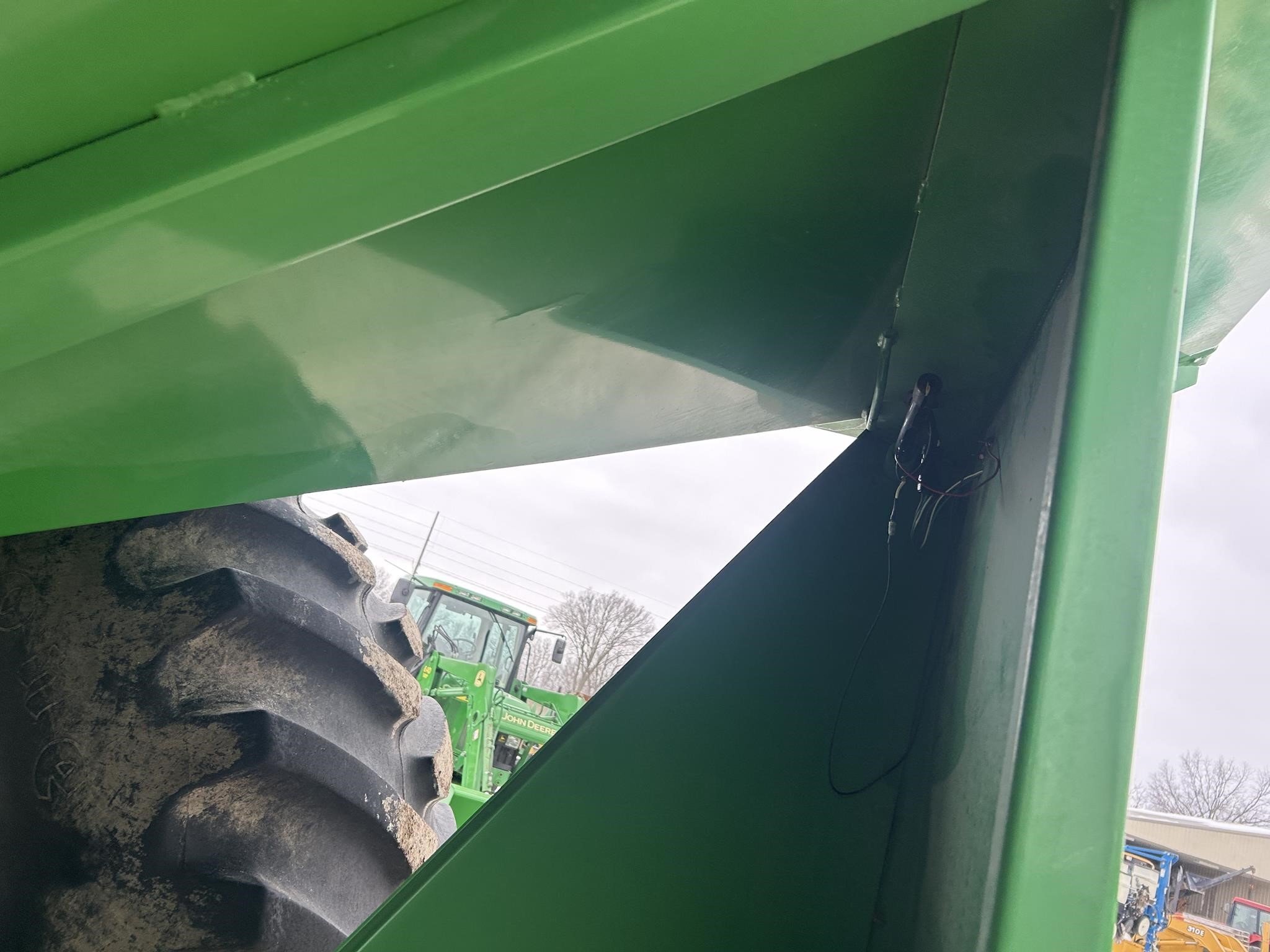 2010 J&M 750-18 Grain Cart