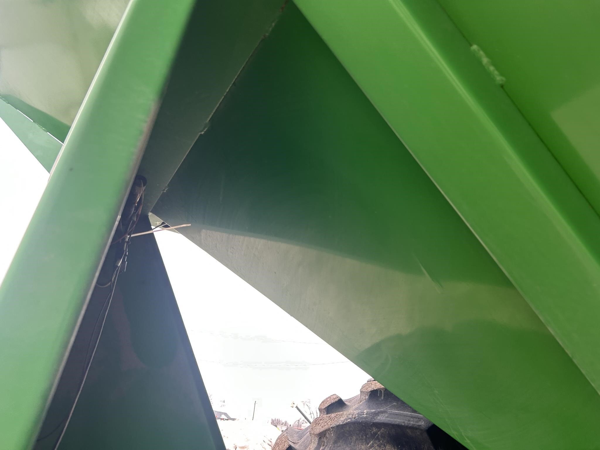 2010 J&M 750-18 Grain Cart