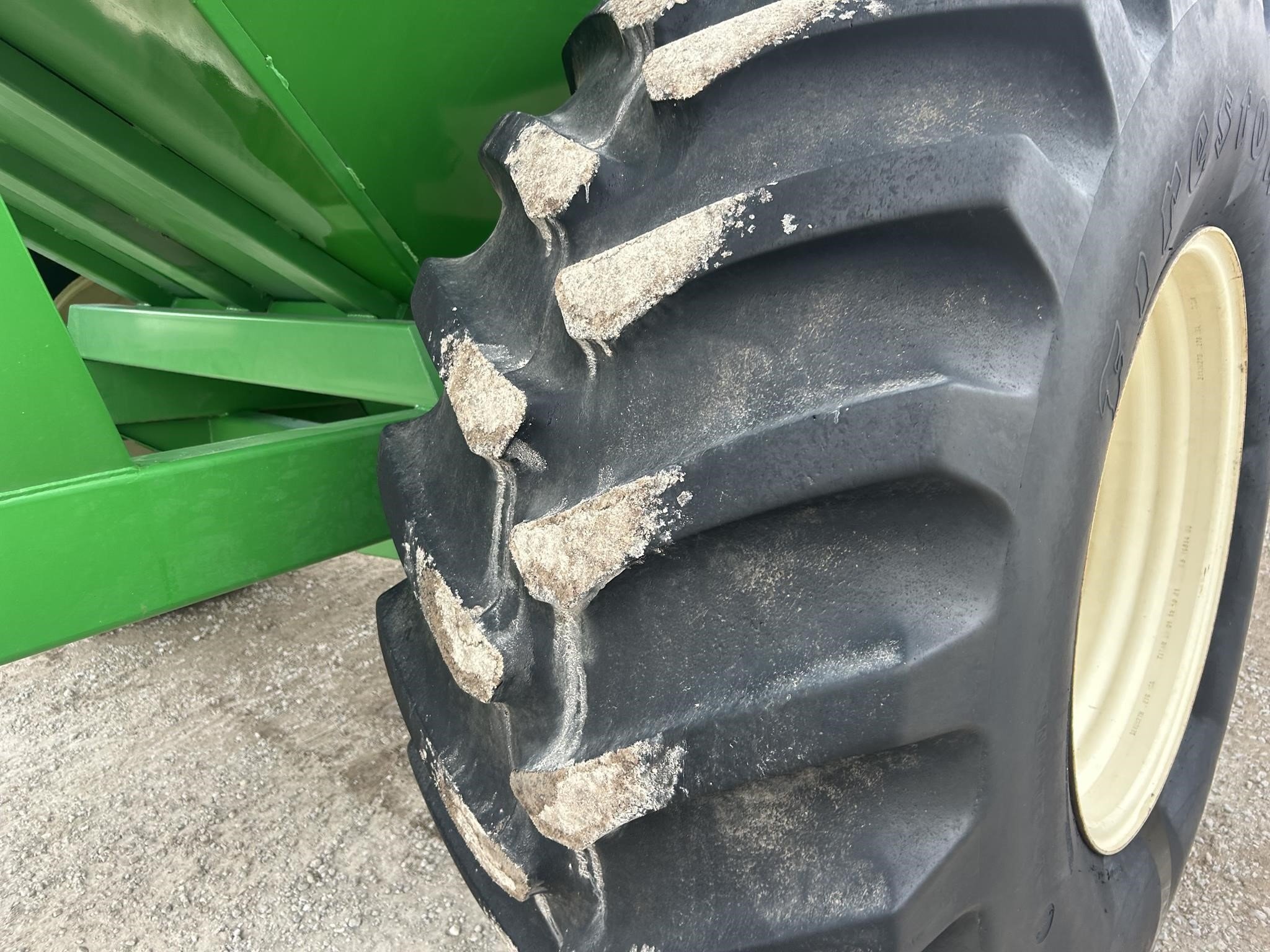 2010 J&M 750-18 Grain Cart