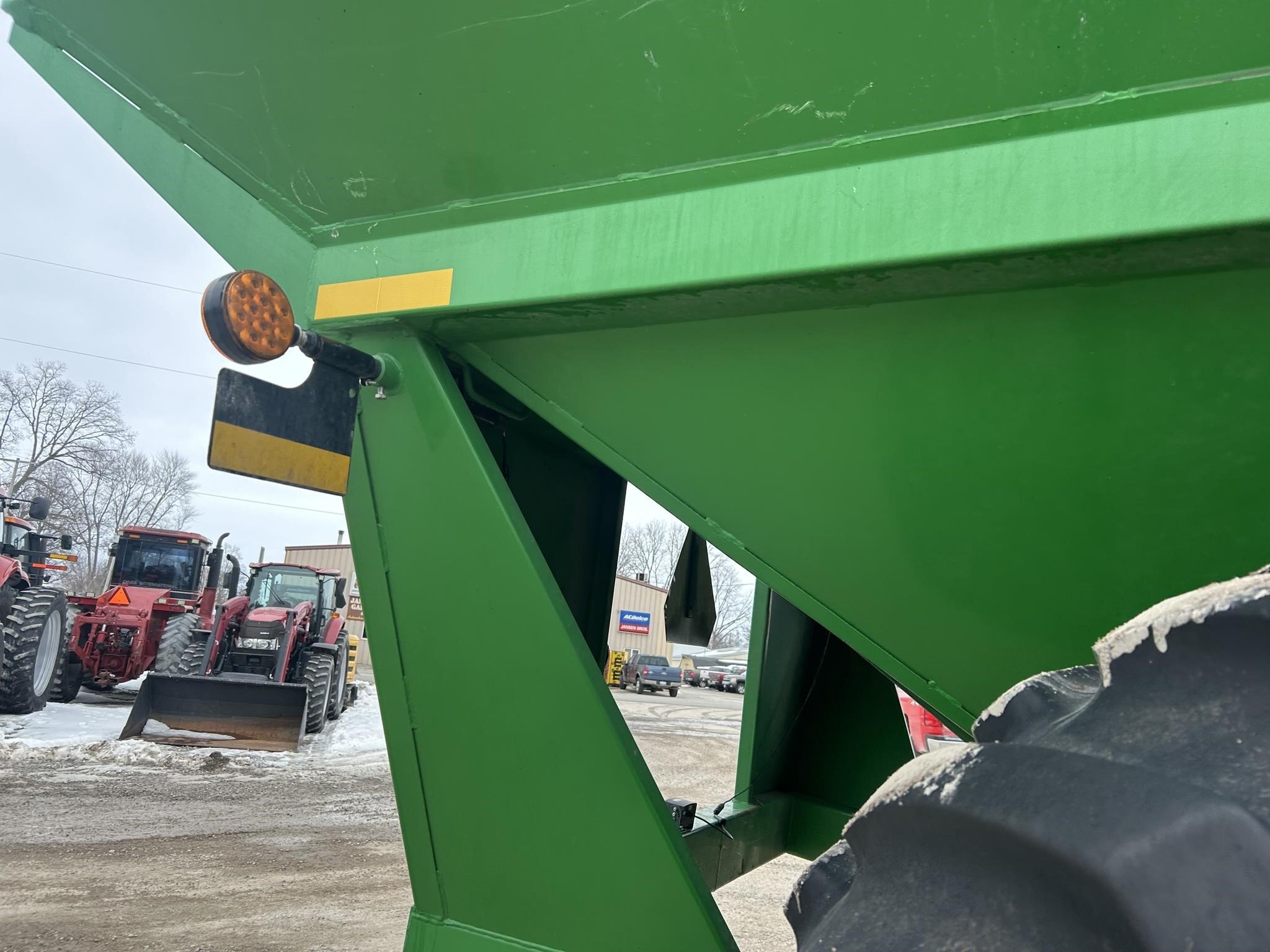 2010 J&M 750-18 Grain Cart