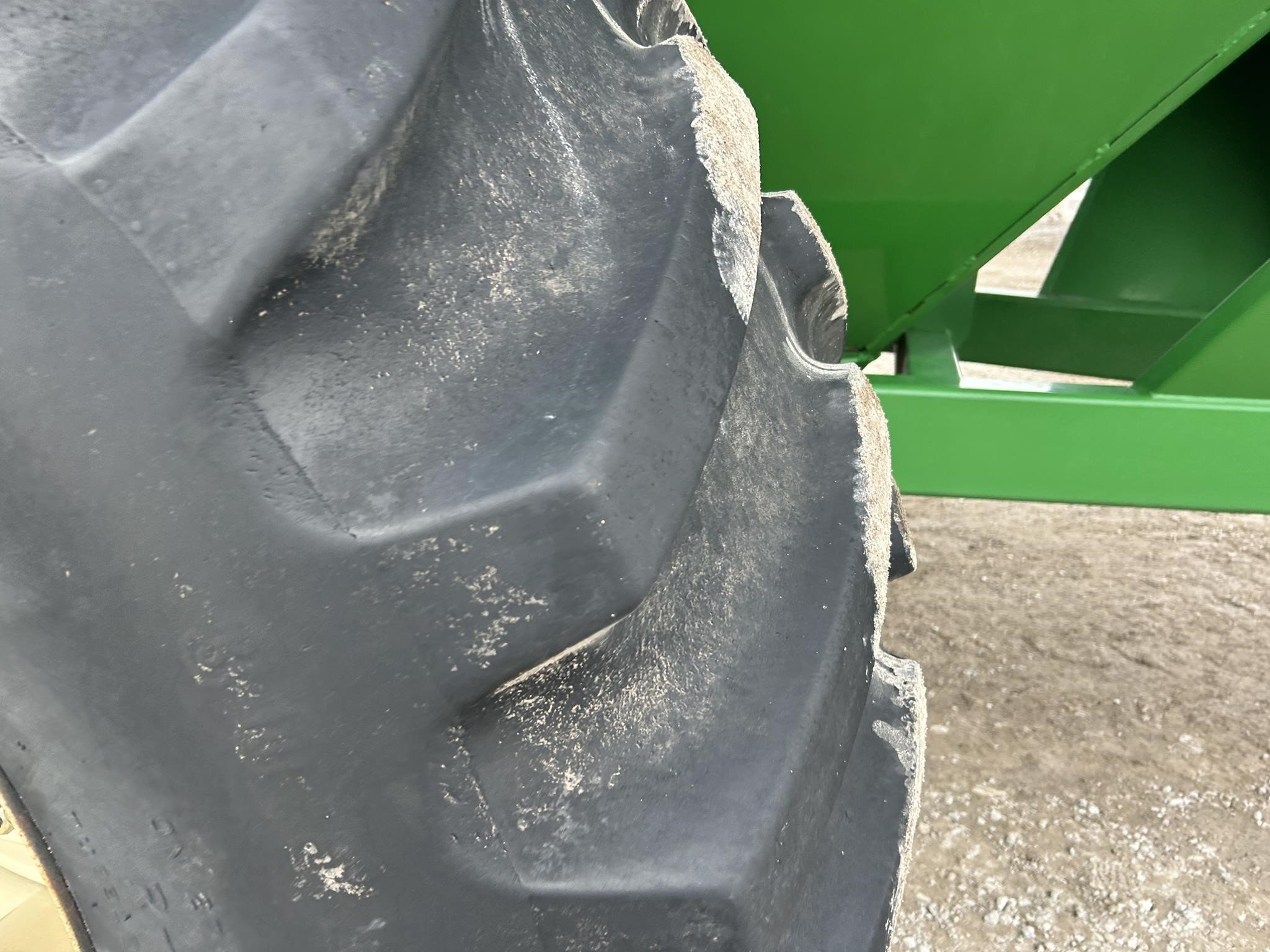 2010 J&M 750-18 Grain Cart