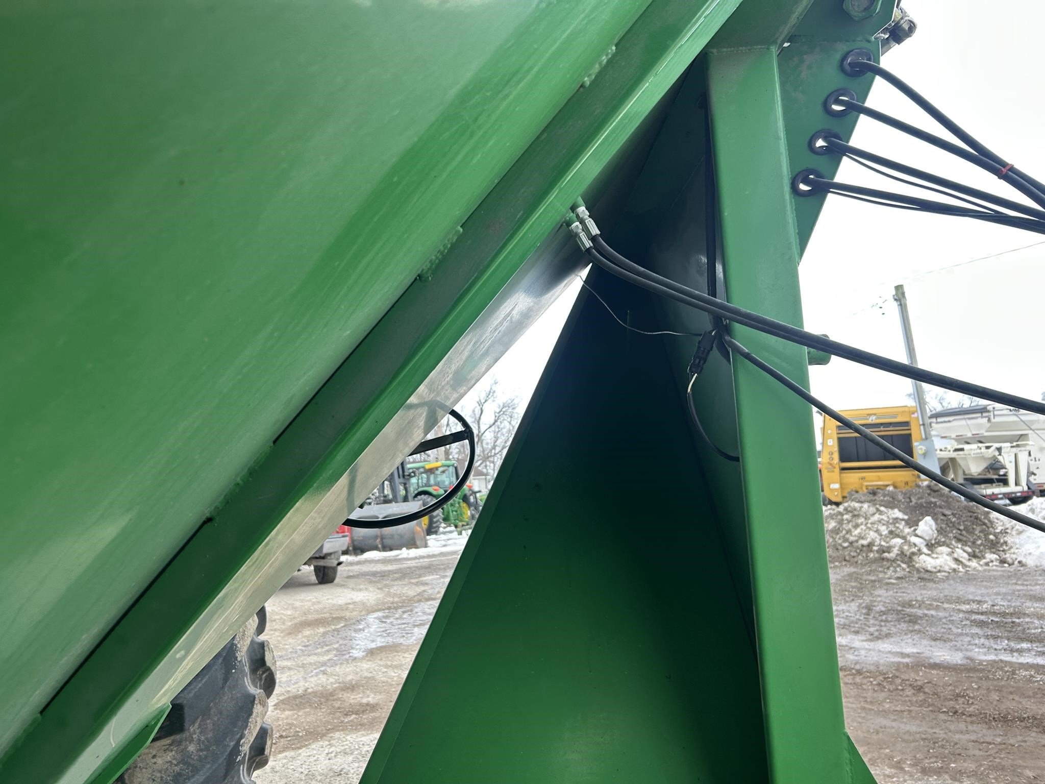 2010 J&M 750-18 Grain Cart