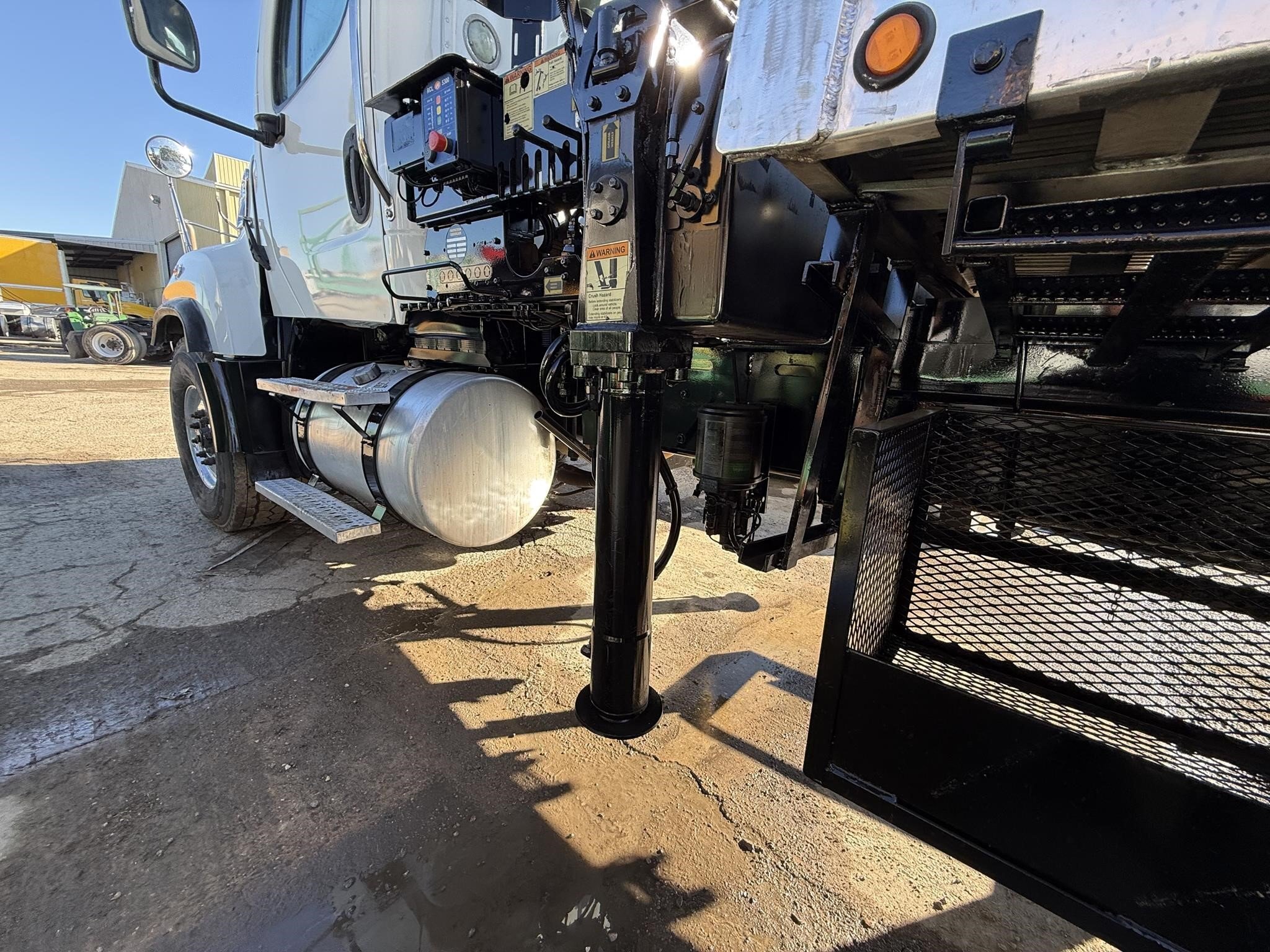 2018 IMT 28562 Crane