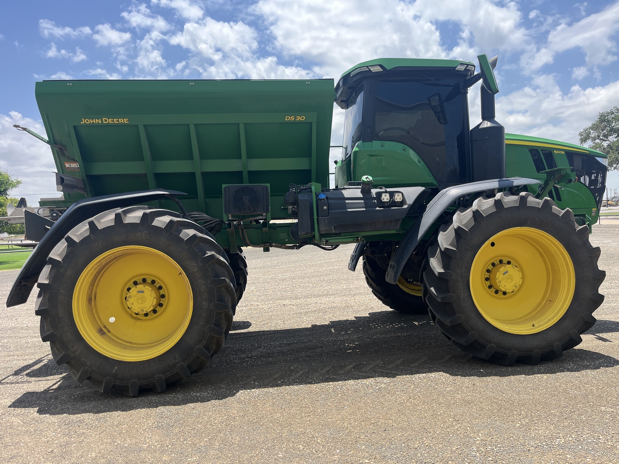 2024 John Deere 600R Loader and Skid Steer Attachment