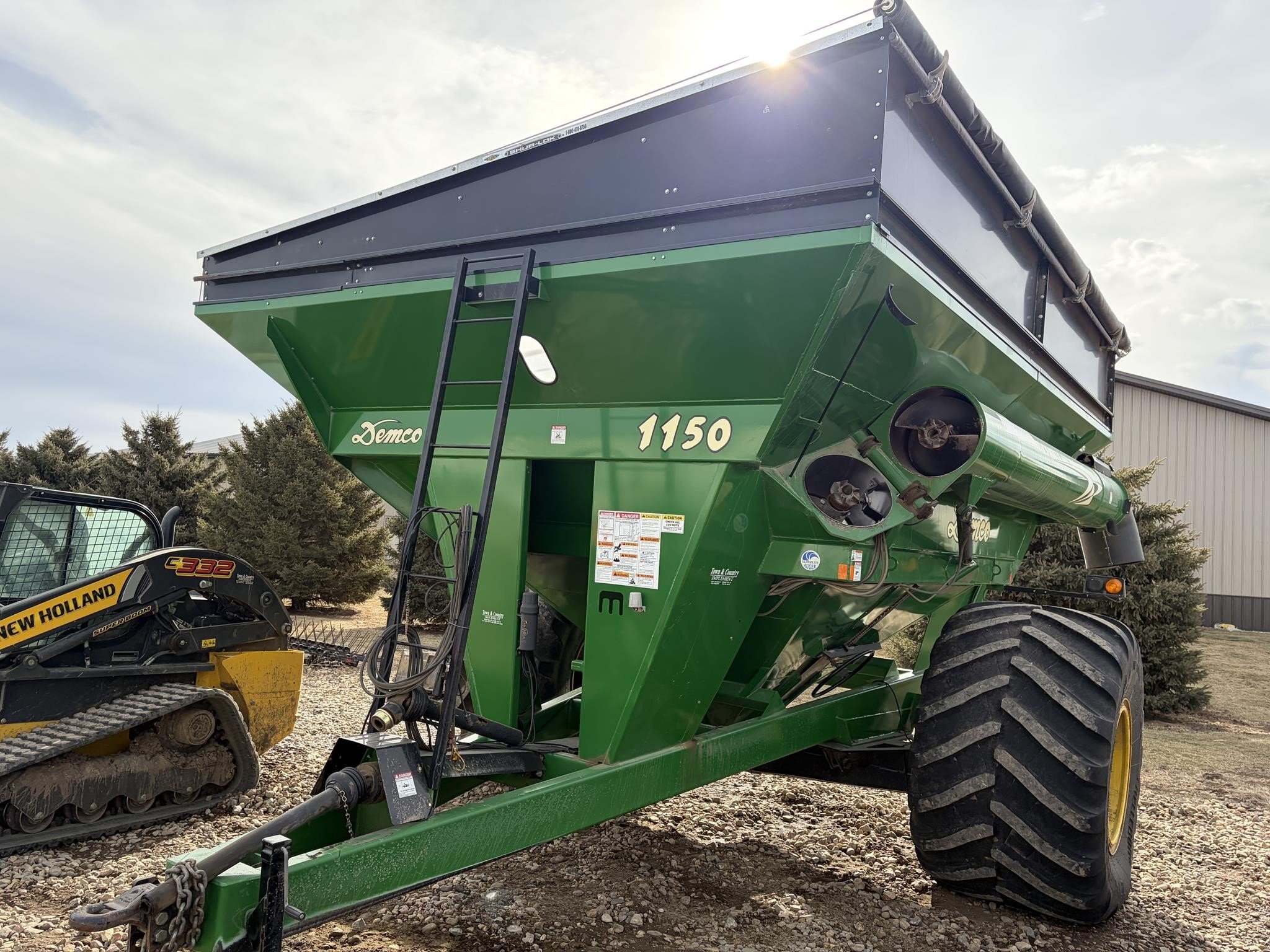 2013 Demco 1150 Grain Cart
