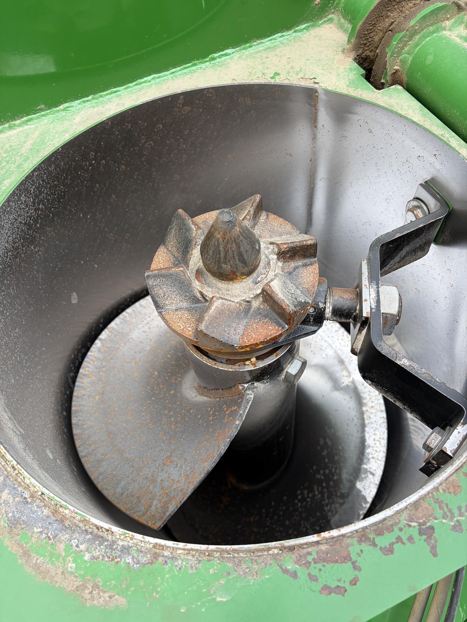 2013 Demco 1150 Grain Cart
