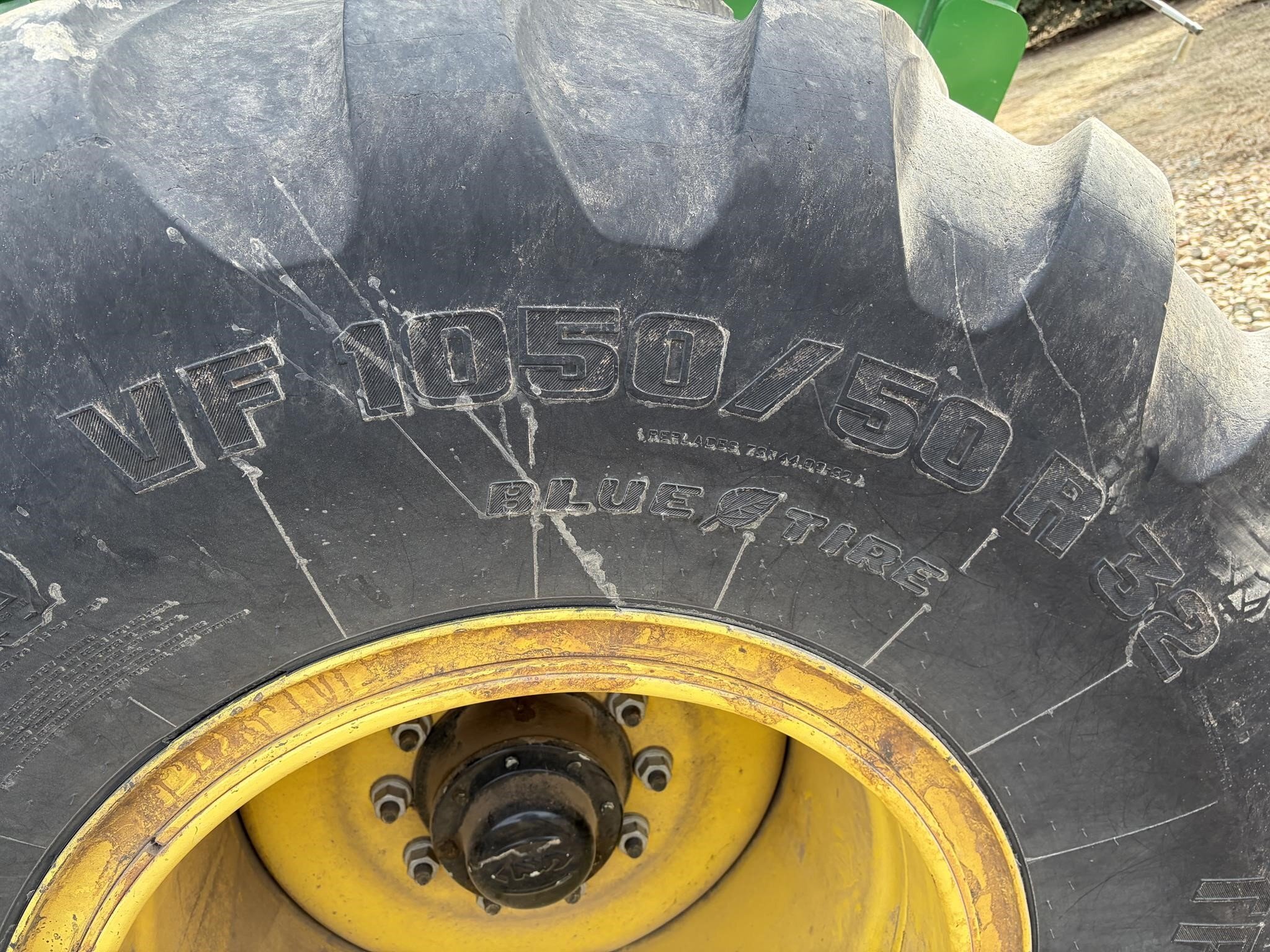 2013 Demco 1150 Grain Cart