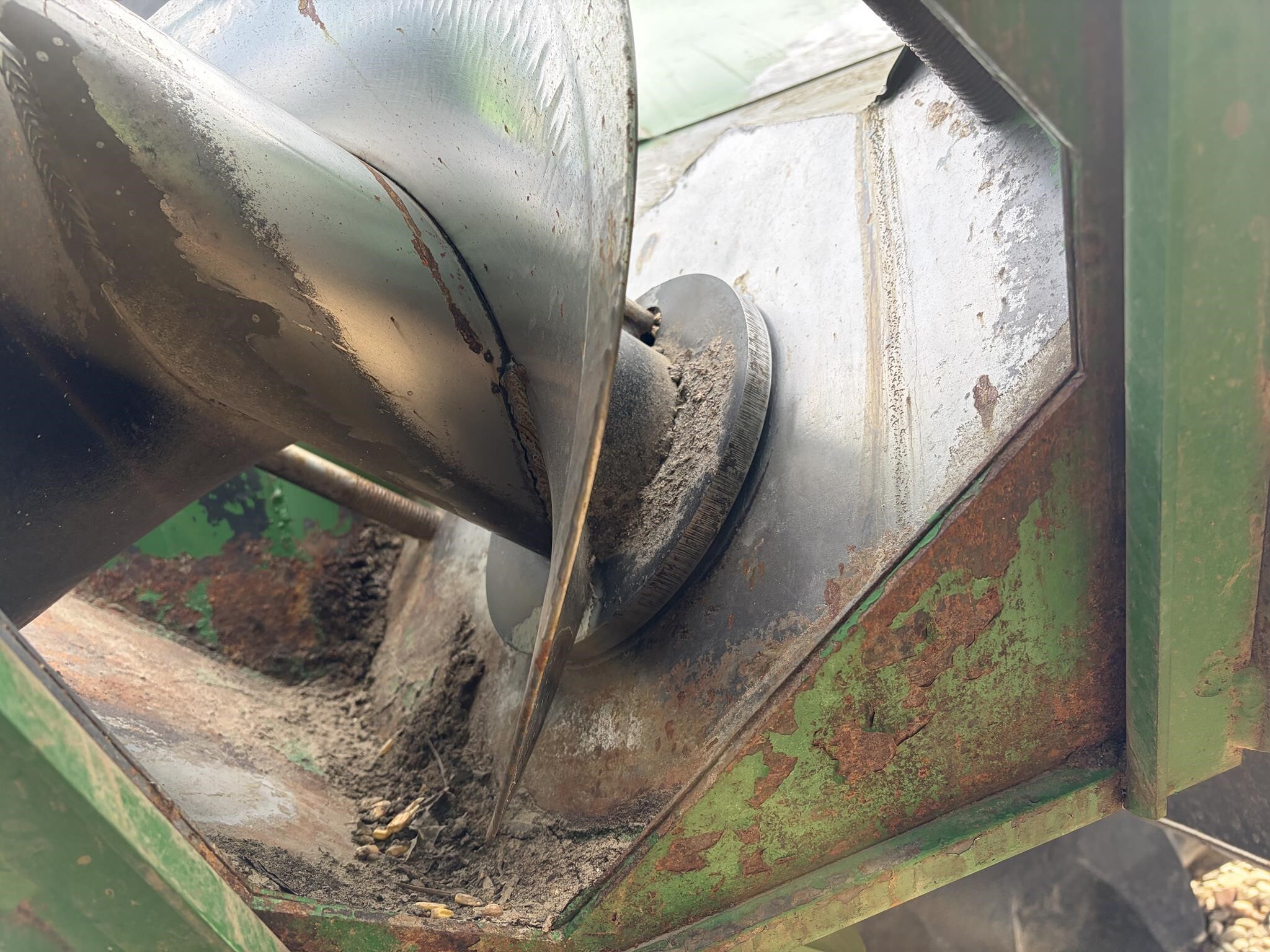 2013 Demco 1150 Grain Cart