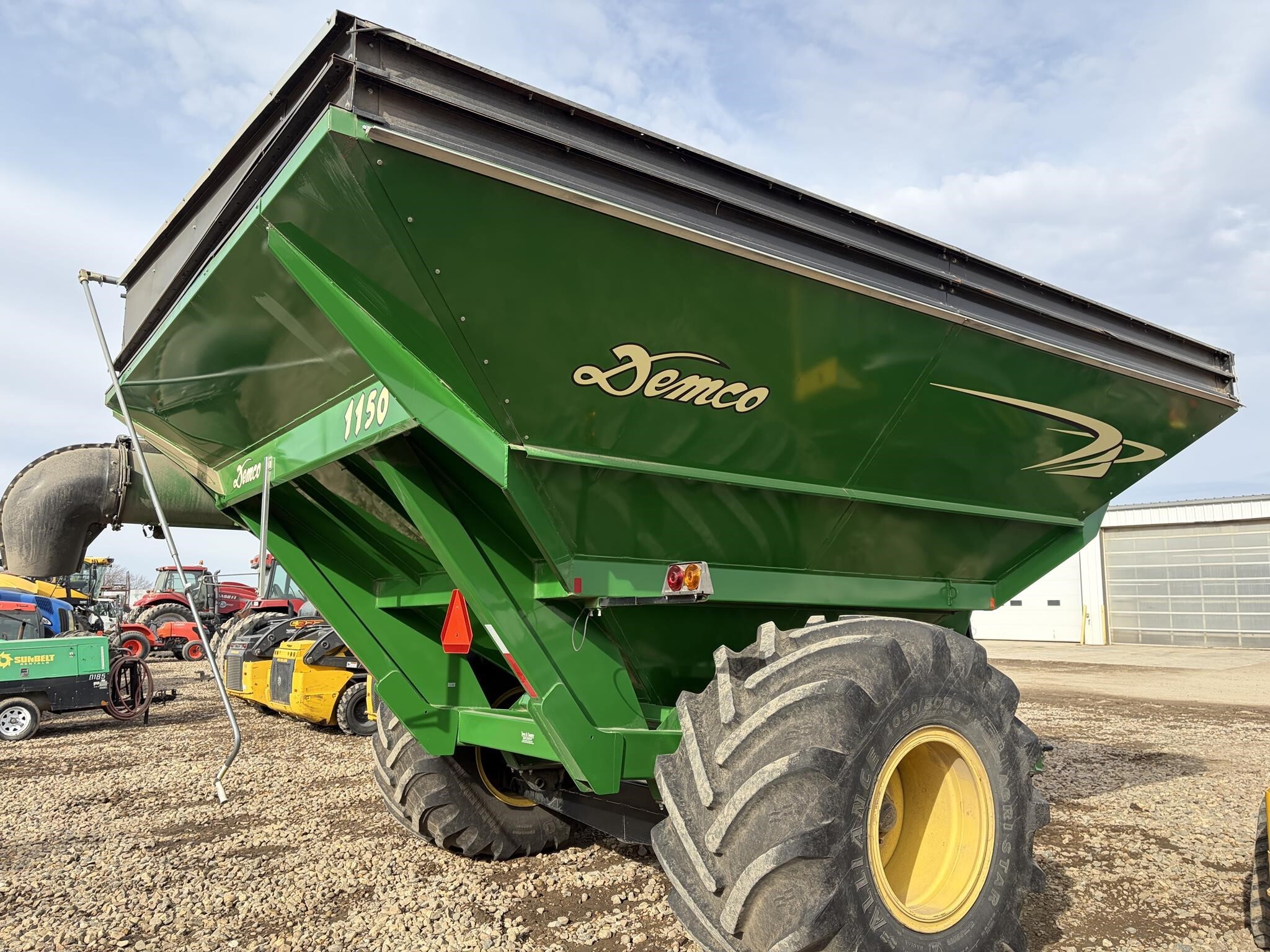 2013 Demco 1150 Grain Cart