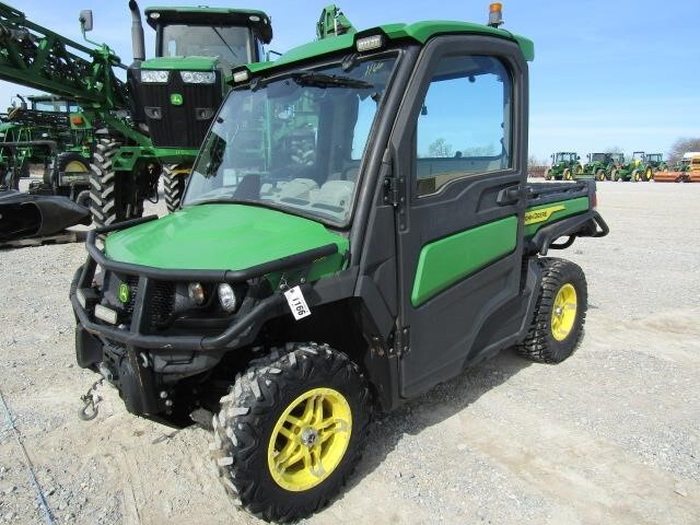  John Deere GATOR XUV 835R ATVs and Utility Vehicle