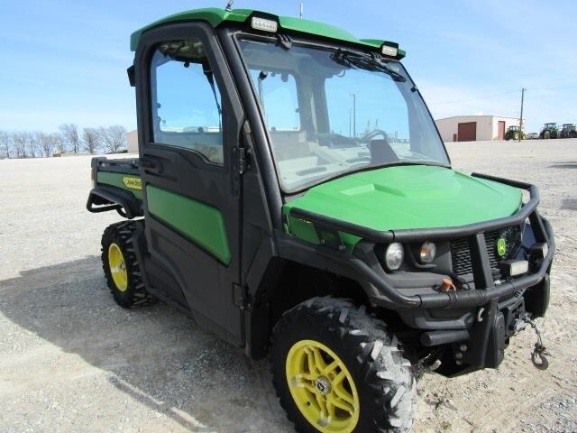  John Deere GATOR XUV 835R ATVs and Utility Vehicle