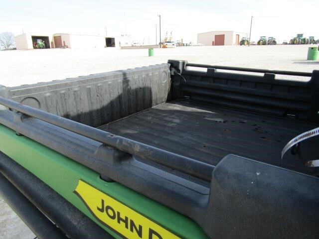  John Deere GATOR XUV 835R ATVs and Utility Vehicle