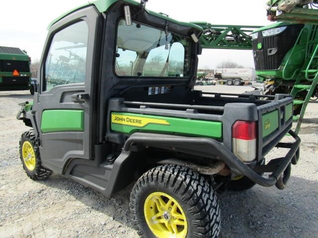  John Deere GATOR XUV 835R ATVs and Utility Vehicle