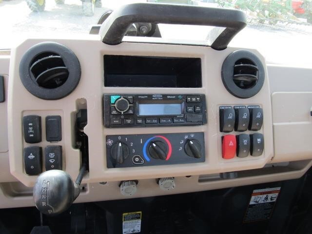  John Deere GATOR XUV 835R ATVs and Utility Vehicle