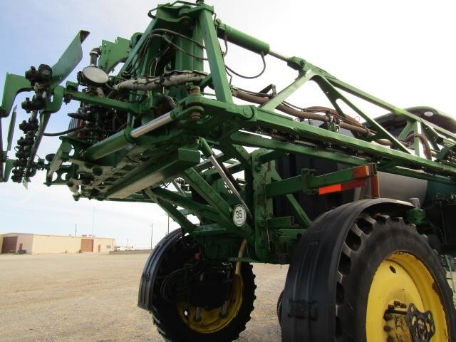 2015 John Deere R4038 Self-Propelled Sprayer