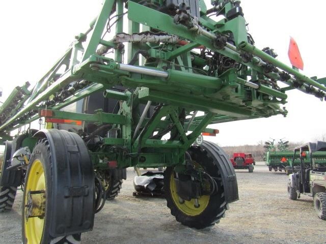 2015 John Deere R4038 Self-Propelled Sprayer