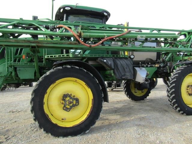 2015 John Deere R4038 Self-Propelled Sprayer