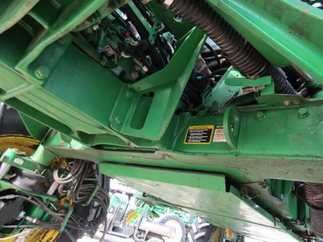 2015 John Deere R4038 Self-Propelled Sprayer