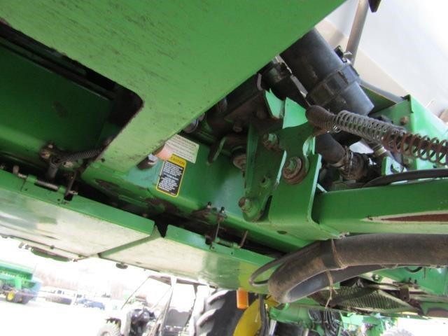 2015 John Deere R4038 Self-Propelled Sprayer