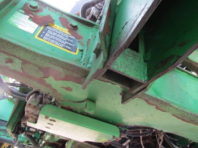 2015 John Deere R4038 Self-Propelled Sprayer