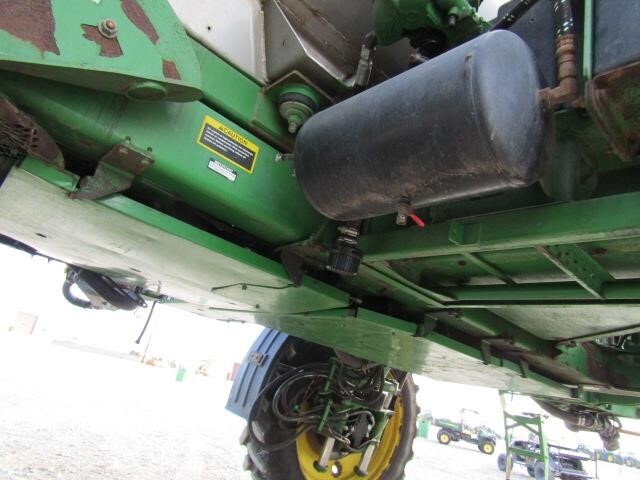 2015 John Deere R4038 Self-Propelled Sprayer