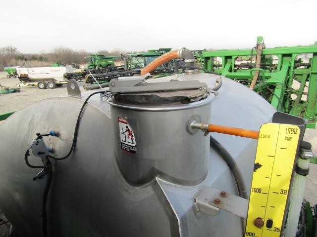 2015 John Deere R4038 Self-Propelled Sprayer
