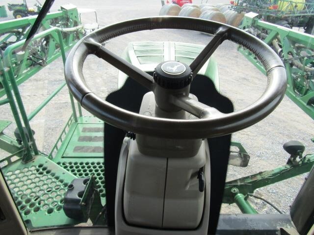 2015 John Deere R4038 Self-Propelled Sprayer