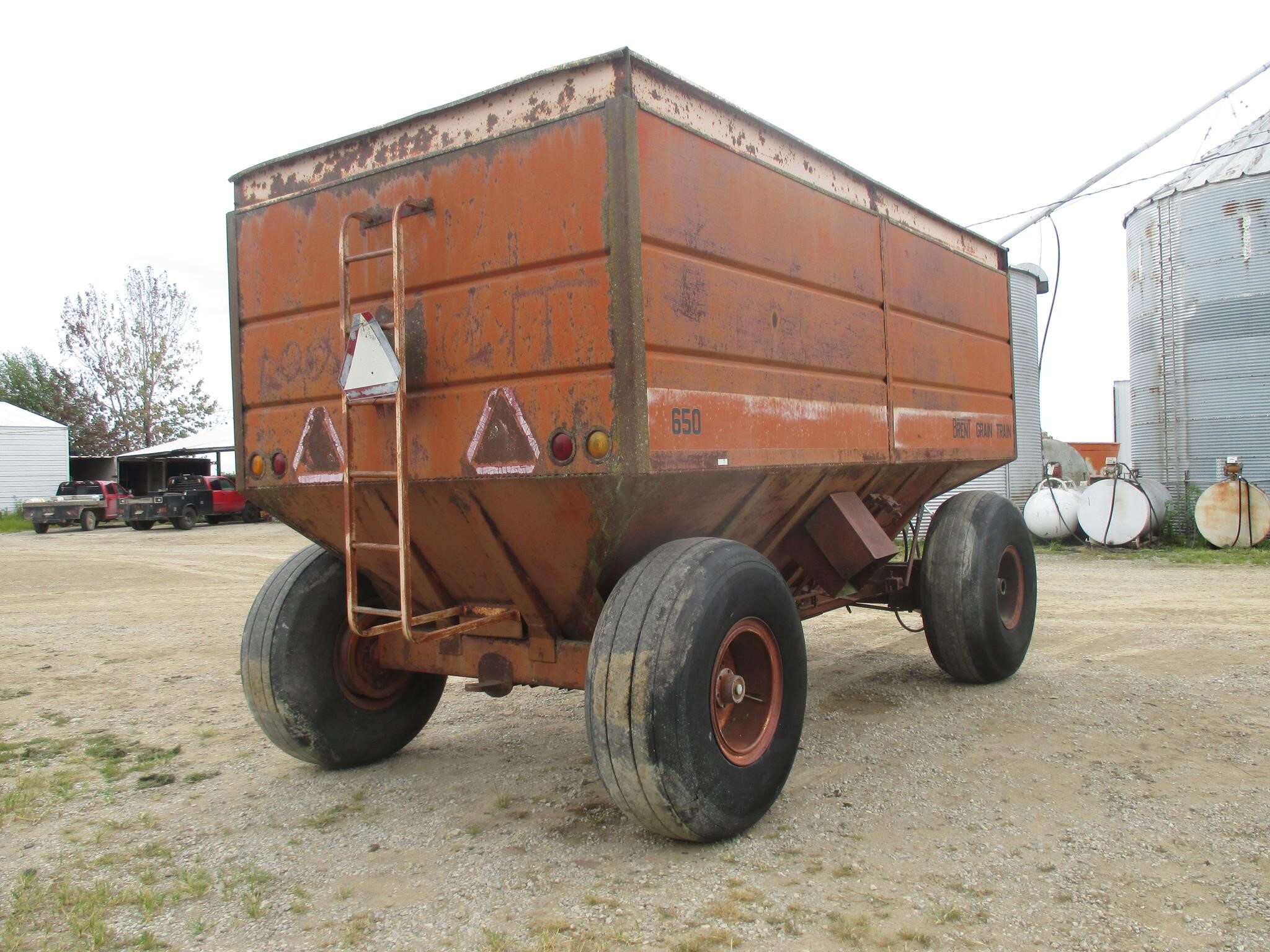  Brent 650 Gravity Wagon