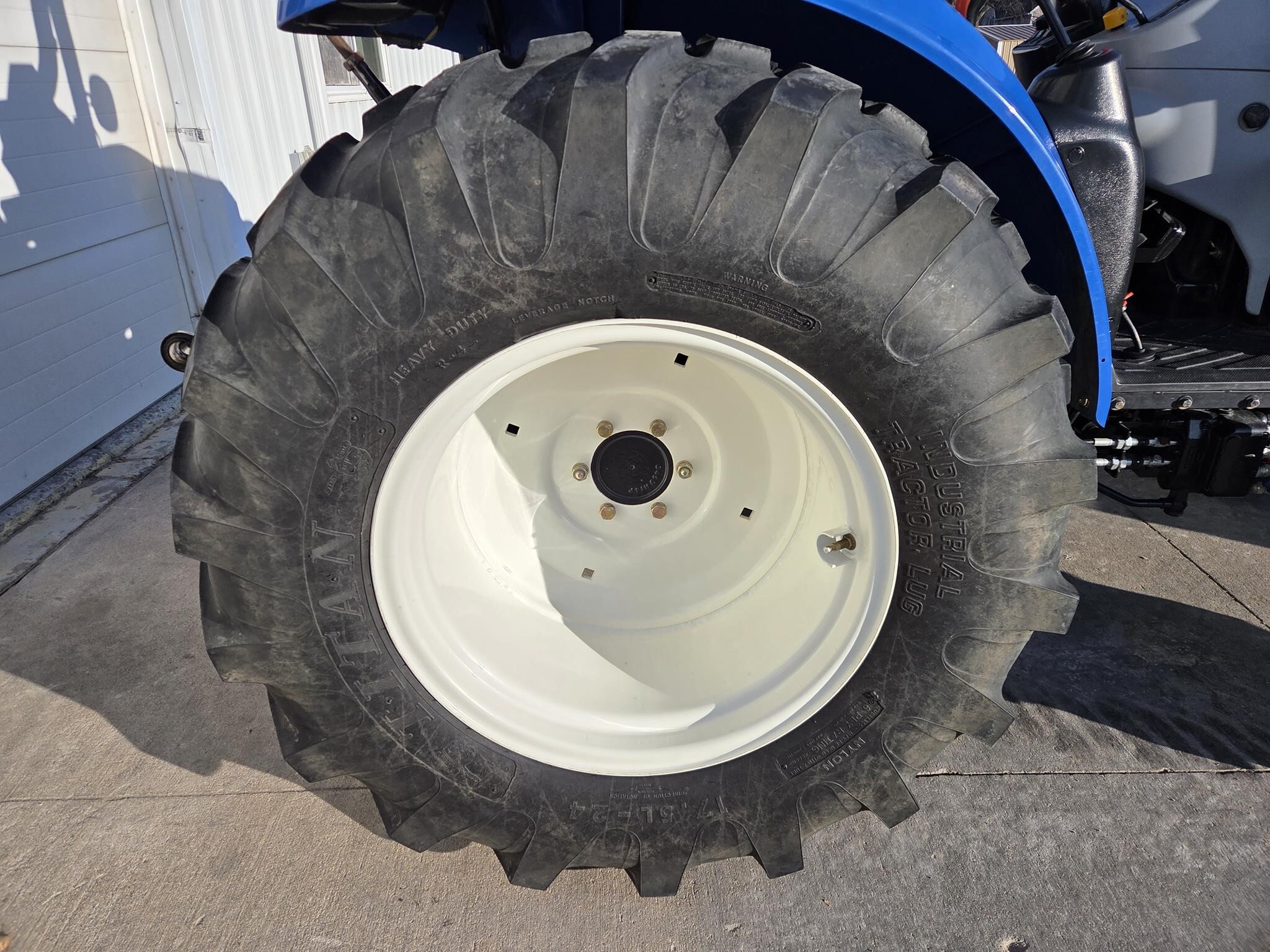 2015 New Holland Boomer 41 Tractor