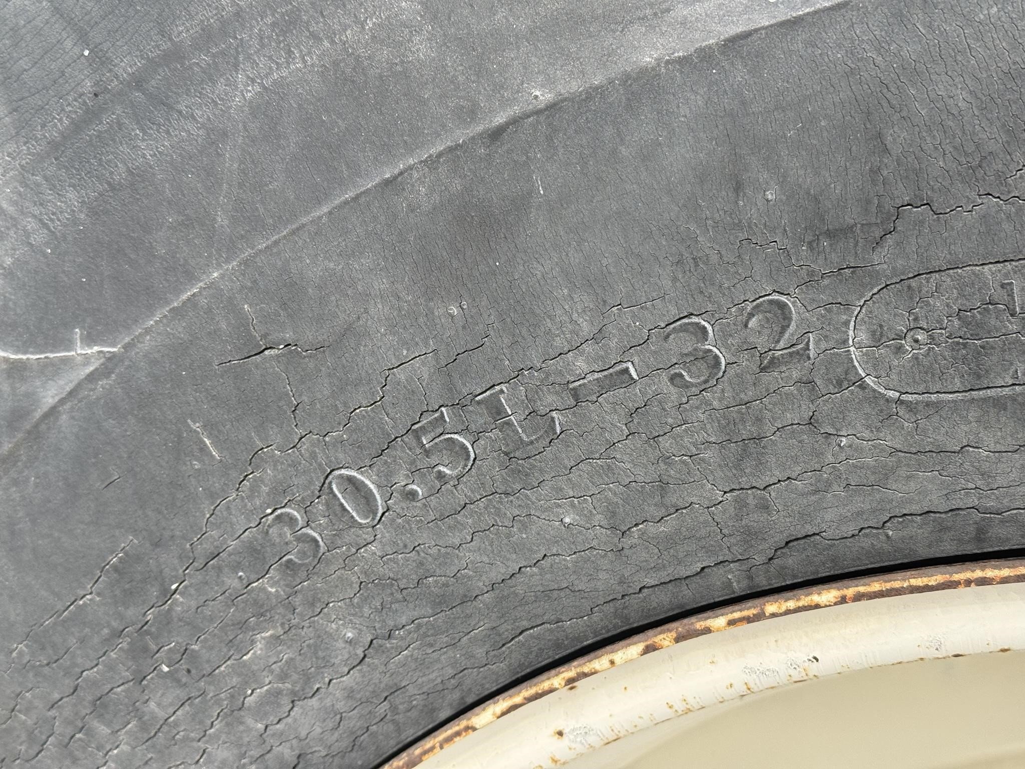 J&M 620-14 Grain Cart