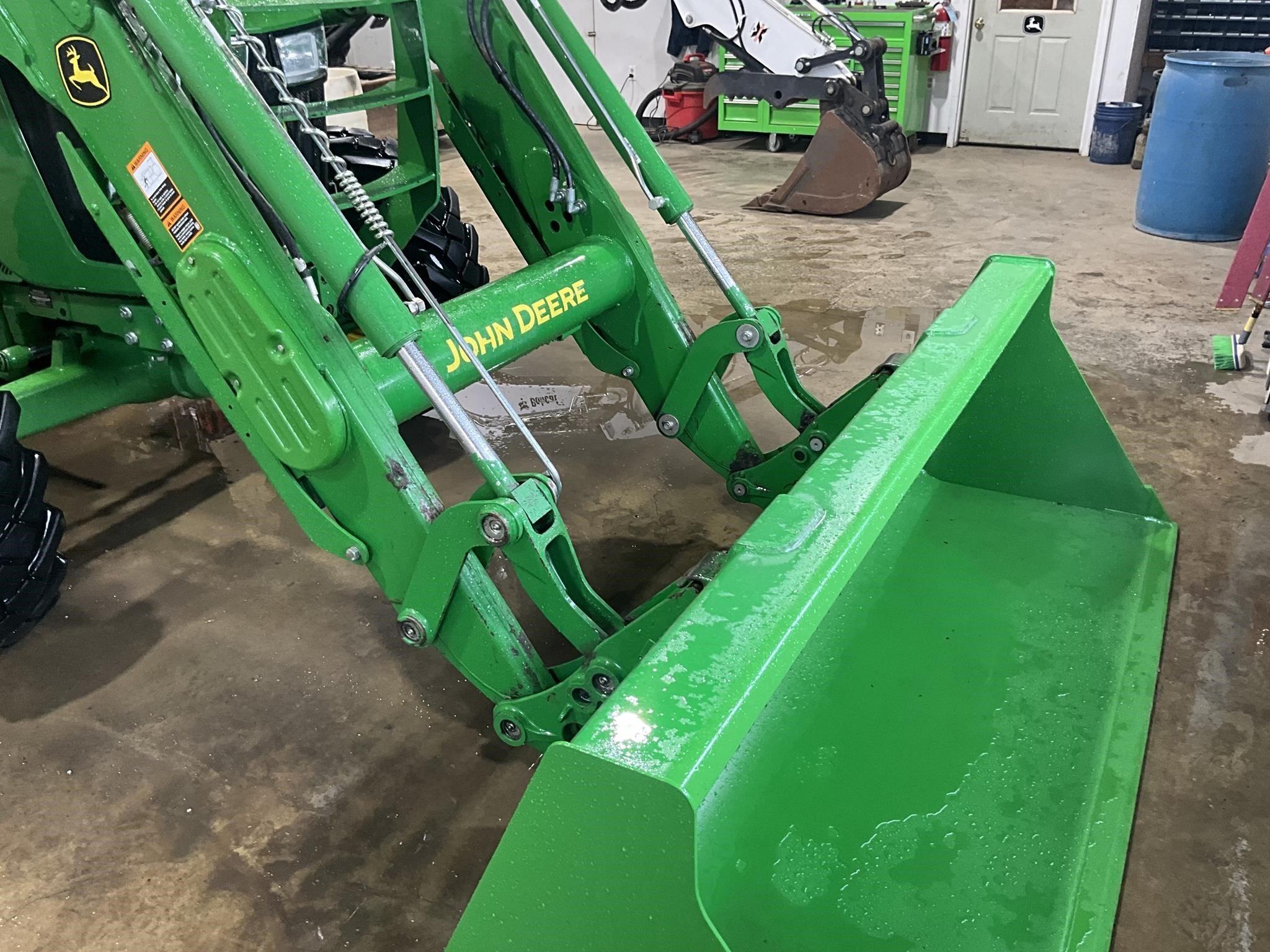 2023 John Deere 5075M Tractor