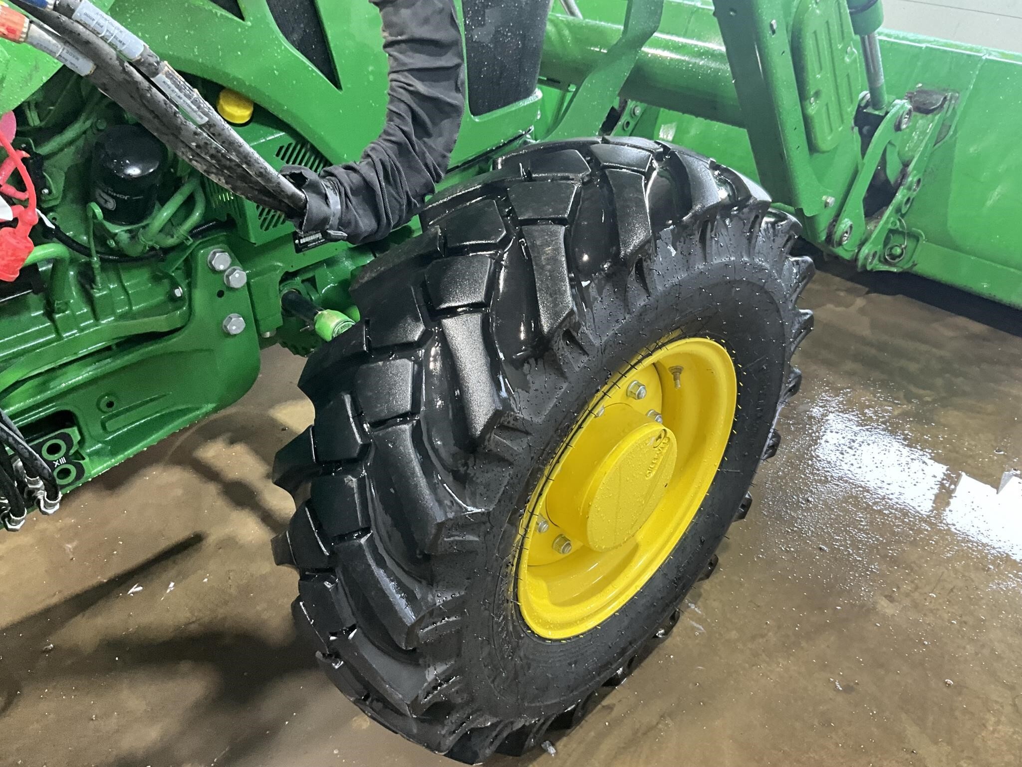 2023 John Deere 5075M Tractor