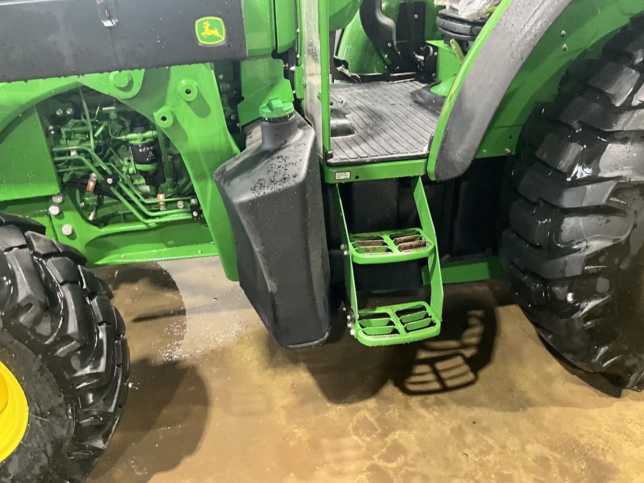 2023 John Deere 5075M Tractor