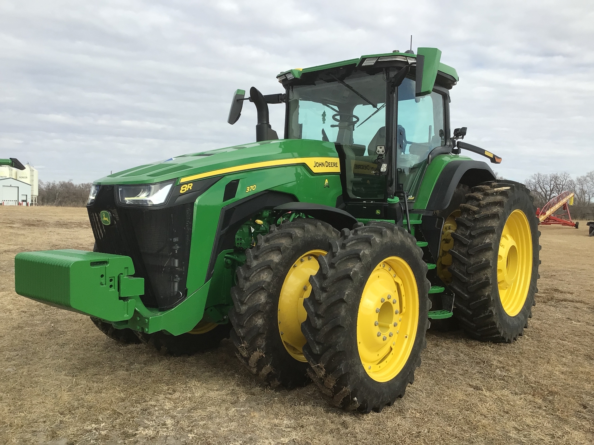 2025 John Deere 8R 370 Tractor