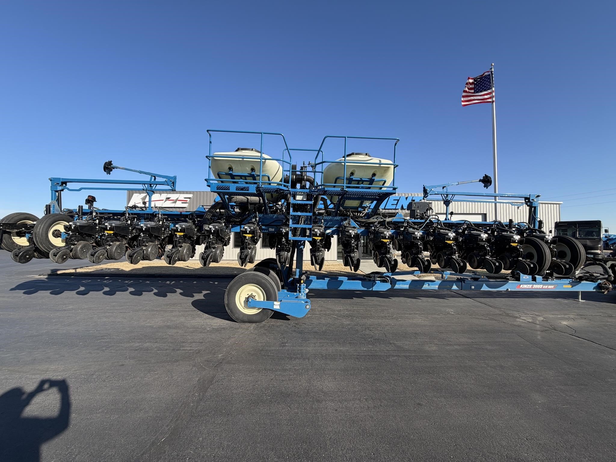 2022 Kinze 3665 Planter