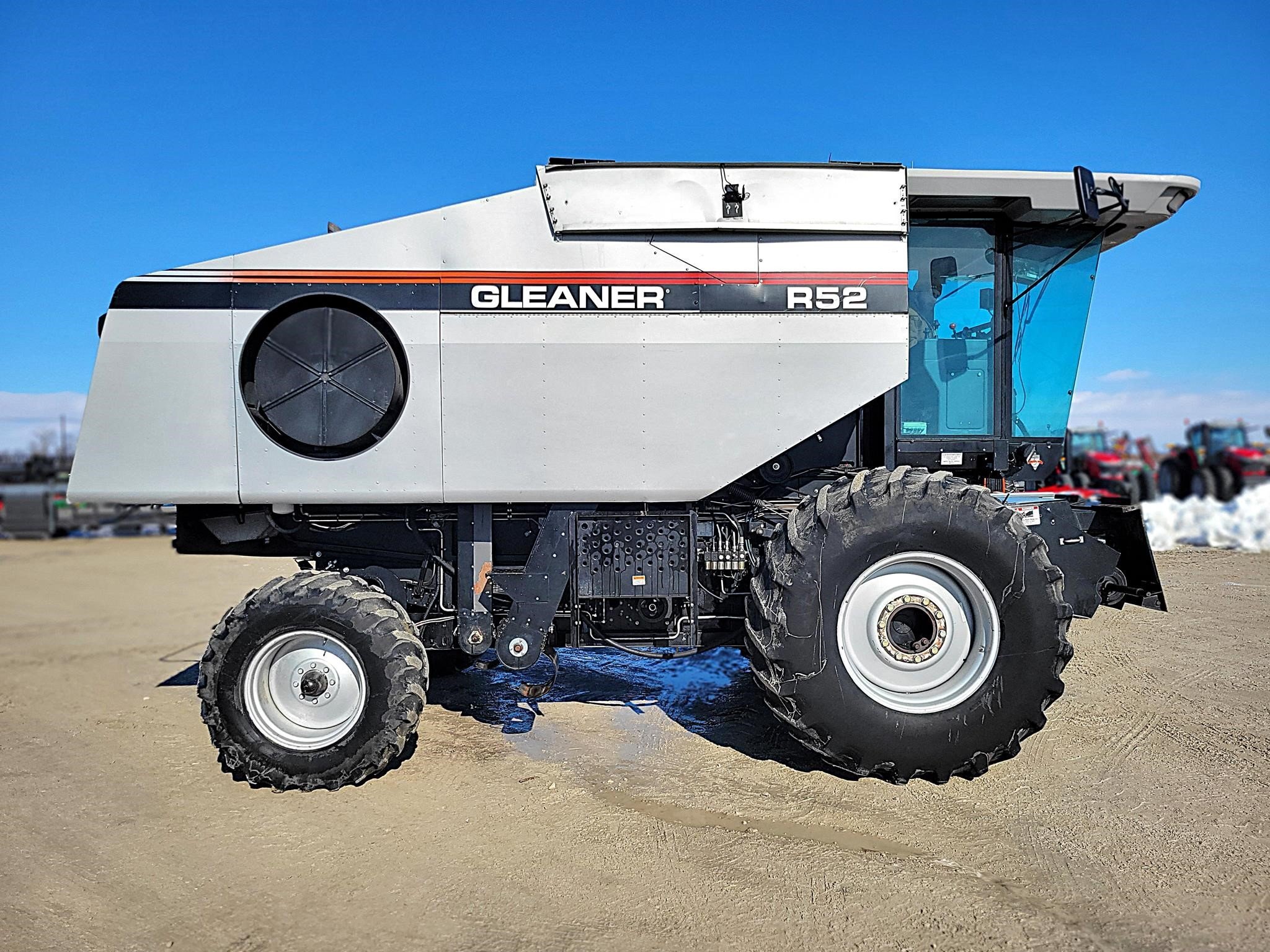 1998 Gleaner R52 Combine - $26,500 | Machinery Pete