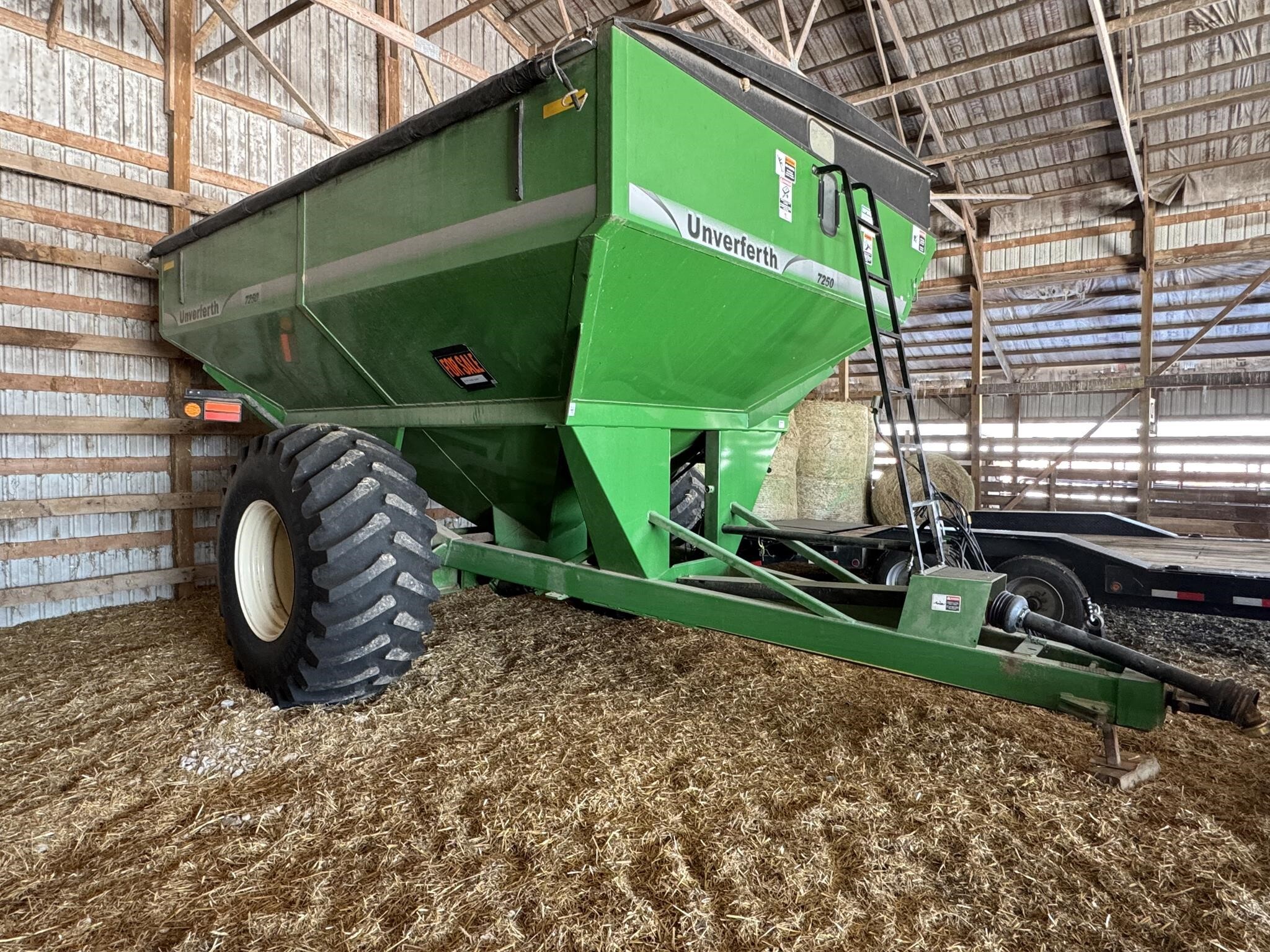 2014 Unverferth 7250 Grain Cart