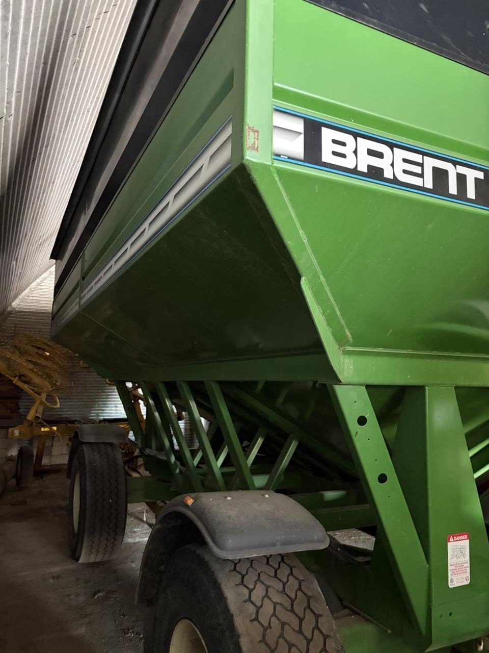 2001 Brent 744 Gravity Wagon