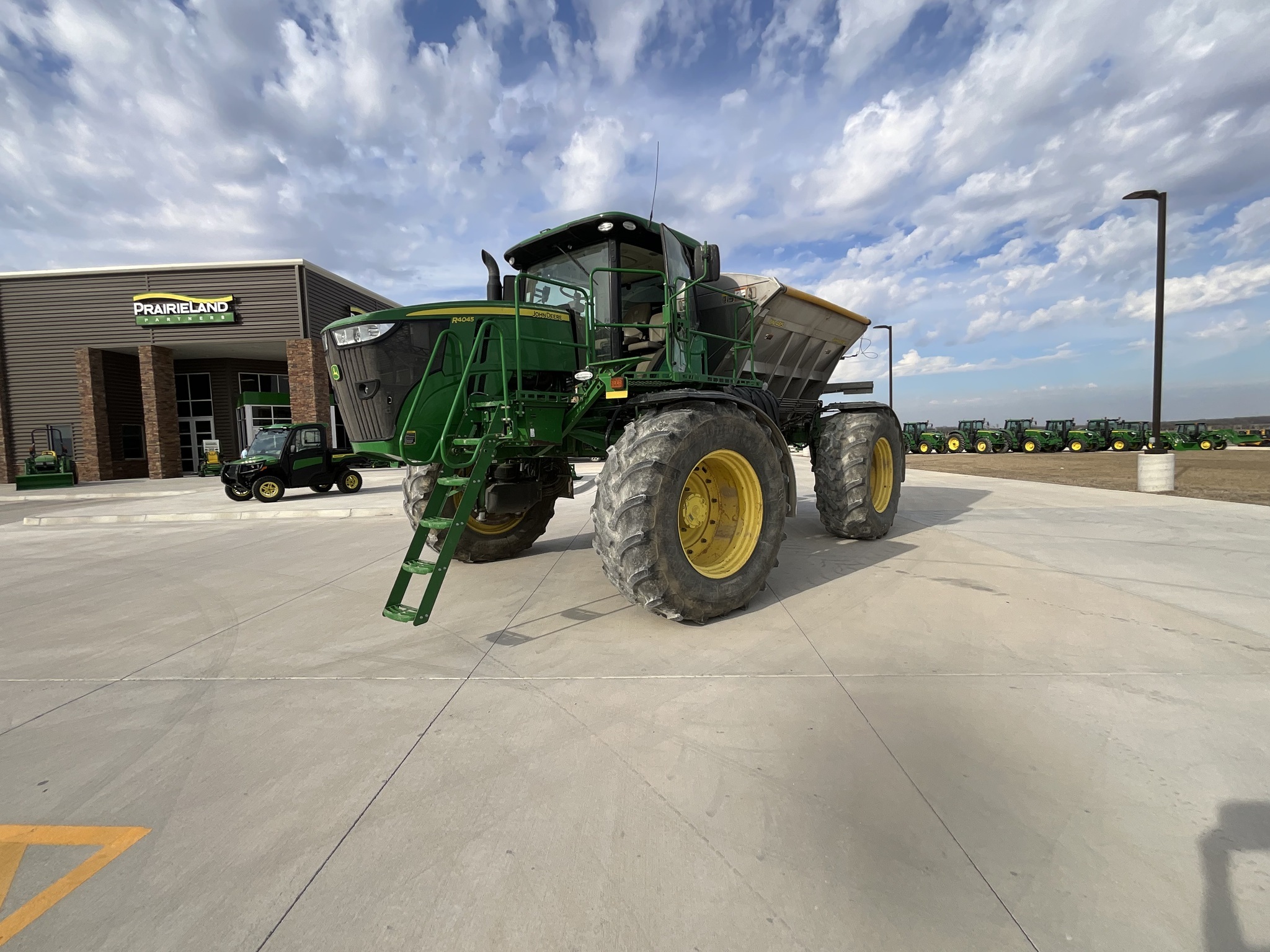 2019 John Deere R4045 Self-Propelled Sprayer