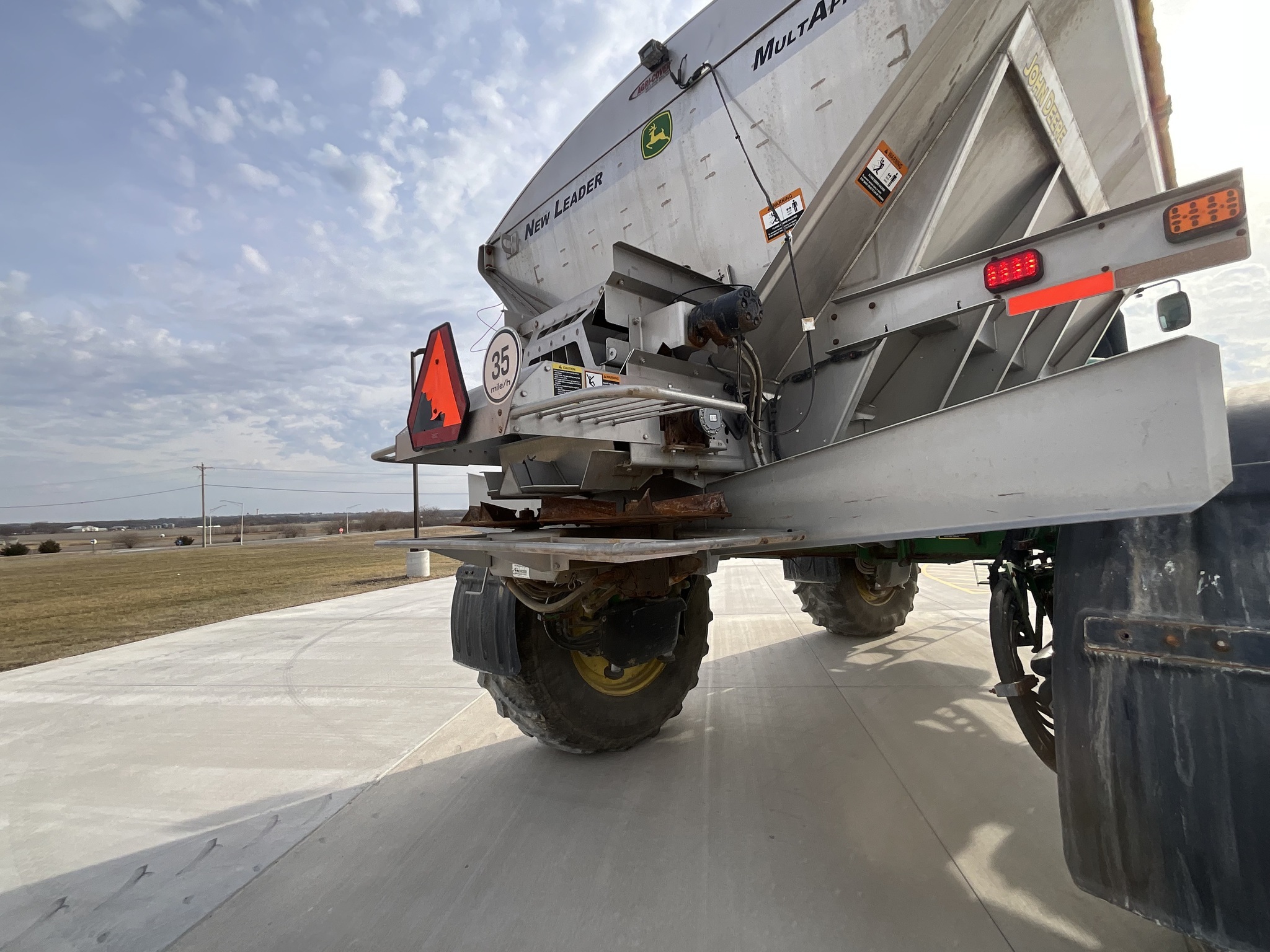 2019 John Deere R4045 Self-Propelled Sprayer