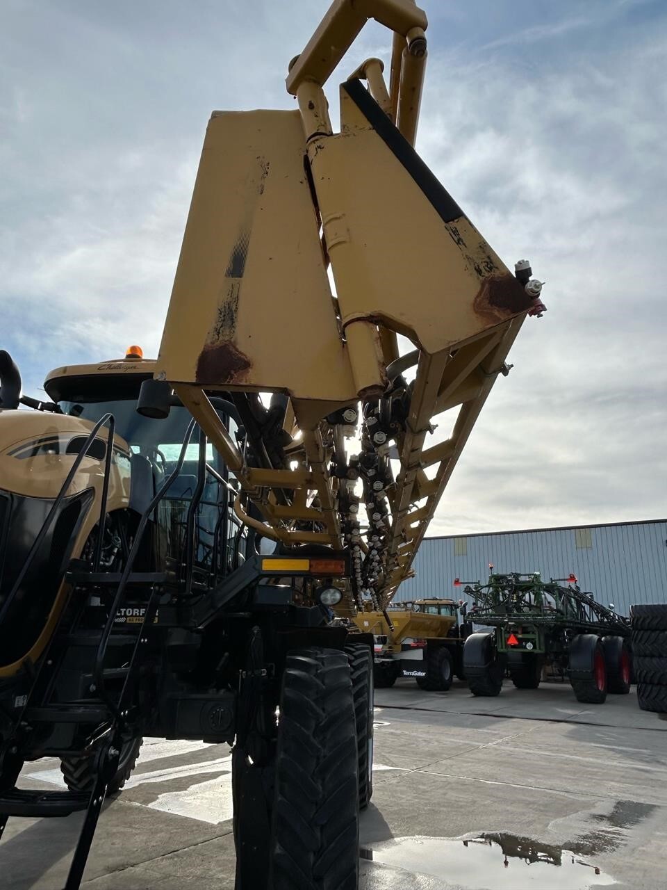 2017 Ag-Chem RoGator 1100B Self-Propelled Sprayer