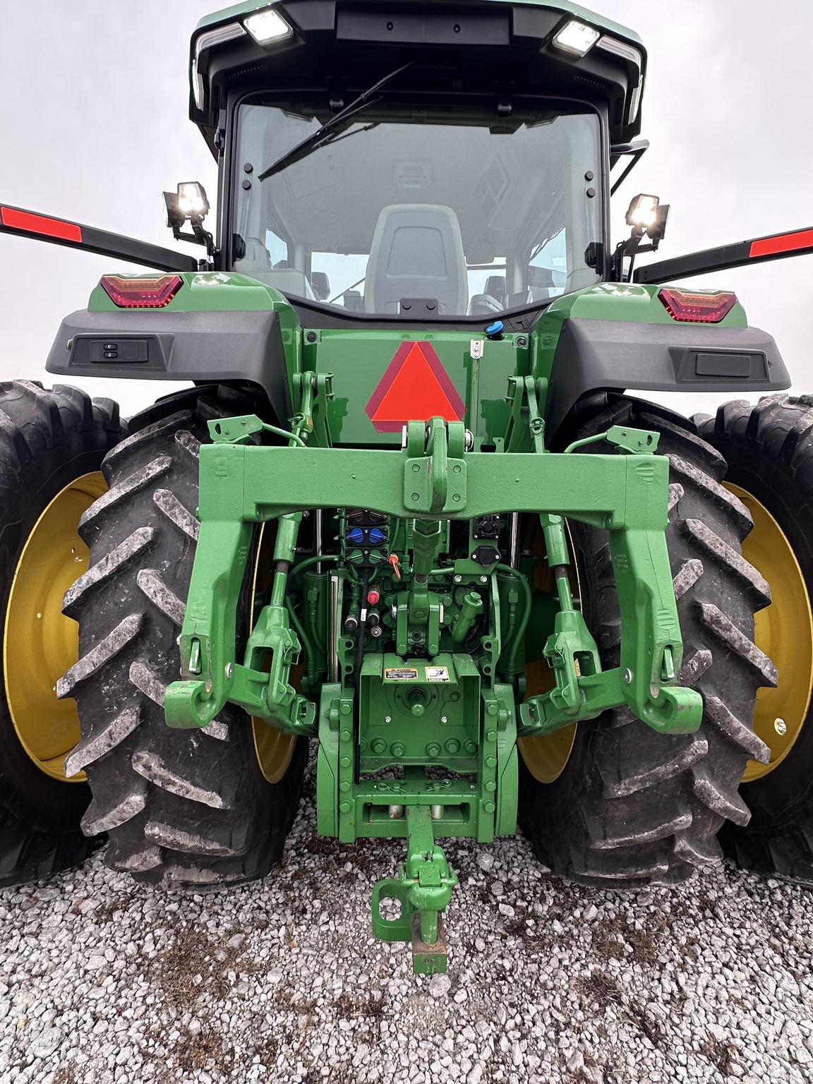 2022 John Deere 7R 230 Tractor