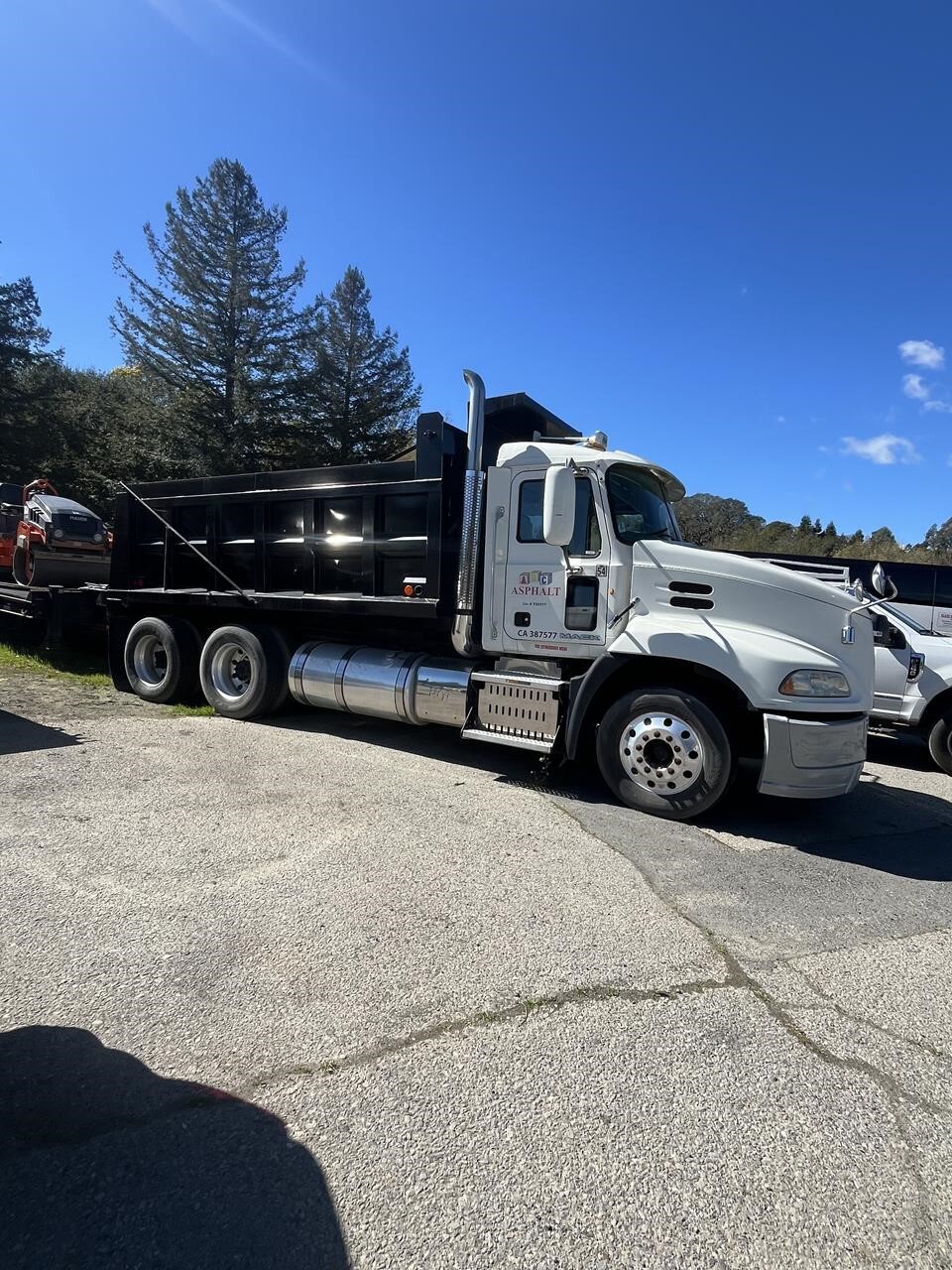 2013 Mack PINNACLE CXU613 Semi Trucks/Trailer