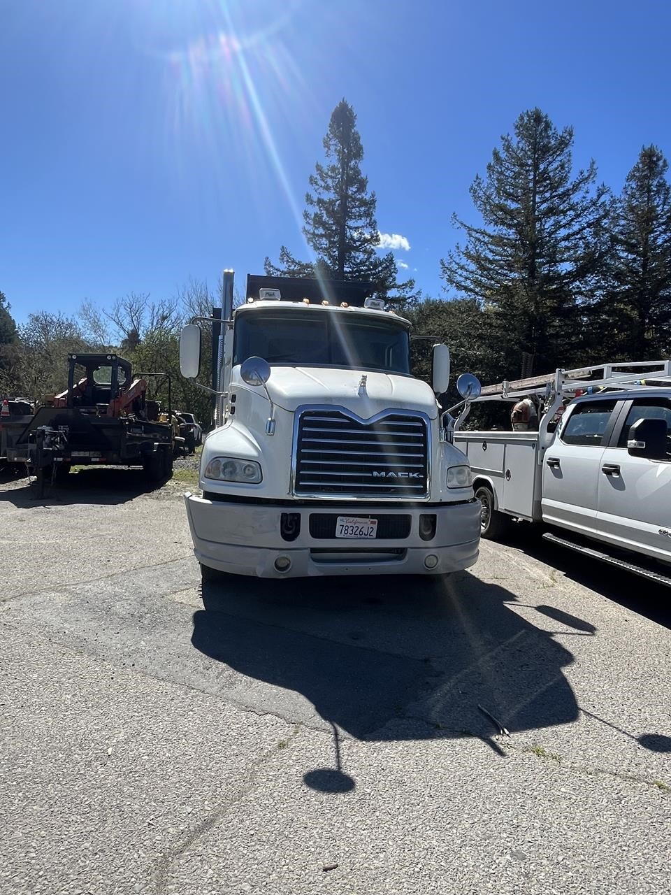 2013 Mack PINNACLE CXU613 Semi Trucks/Trailer