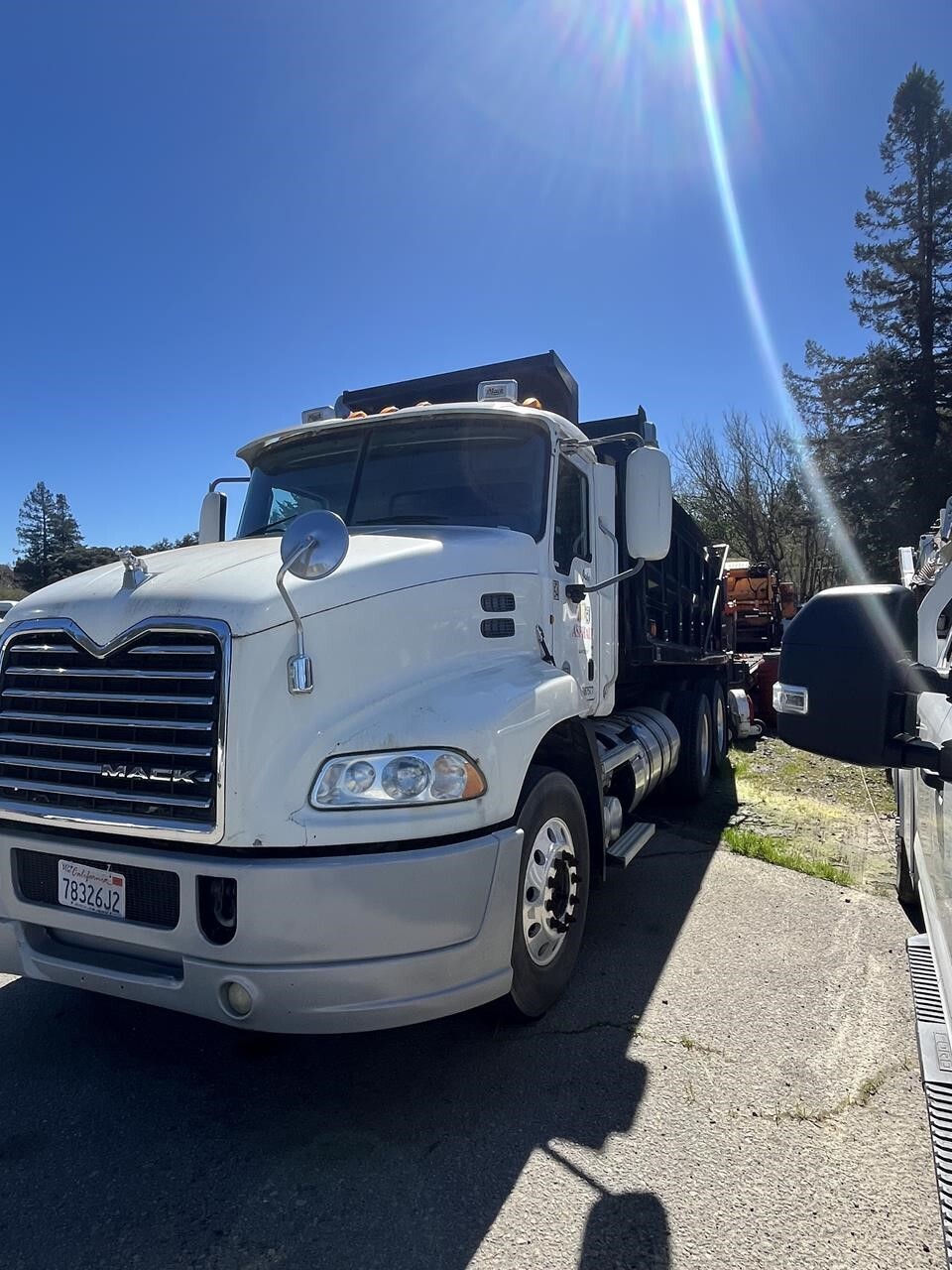 2013 Mack PINNACLE CXU613 Semi Trucks/Trailer