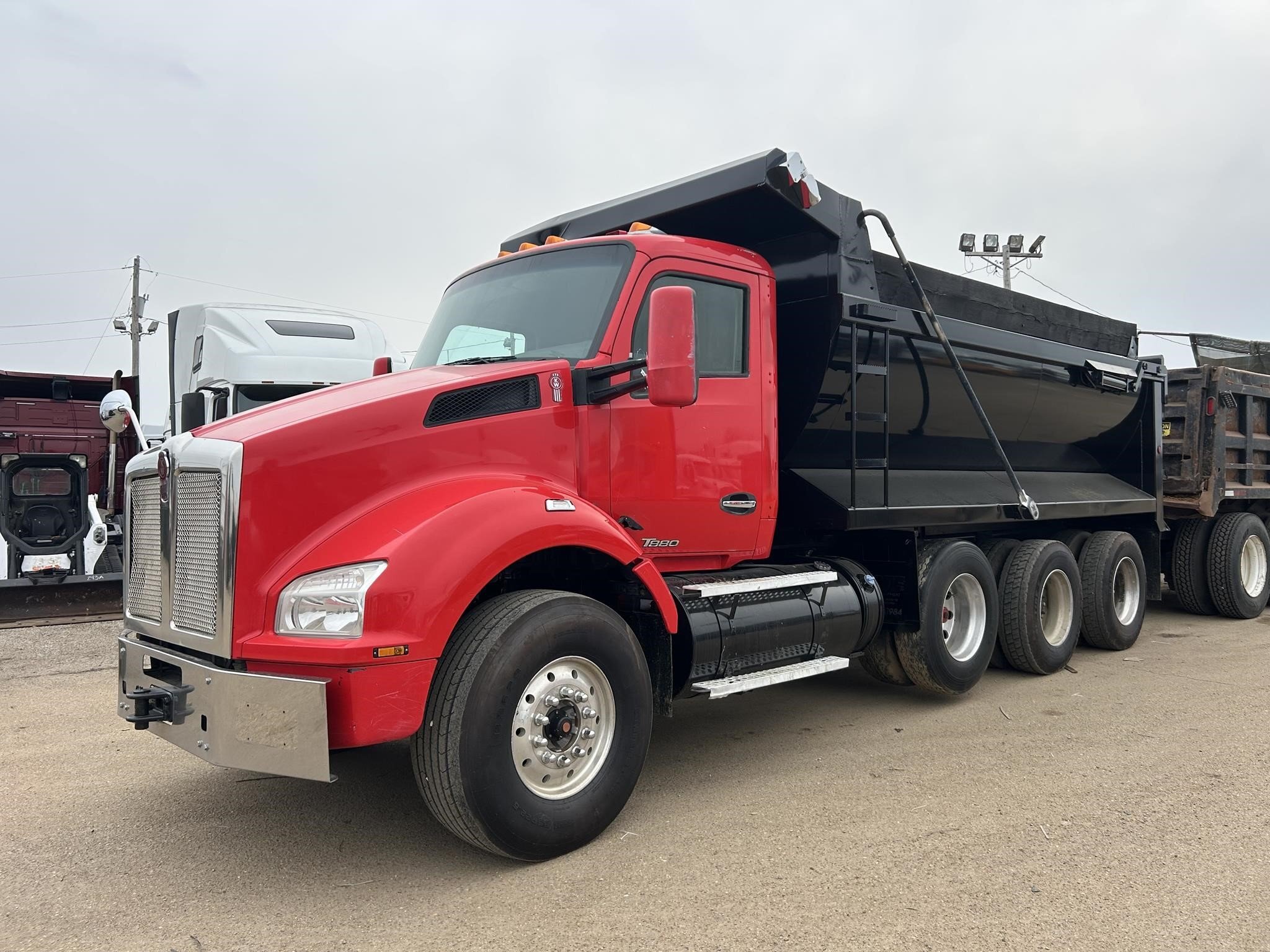 2017 Kenworth T880 Semi Trucks/Trailer