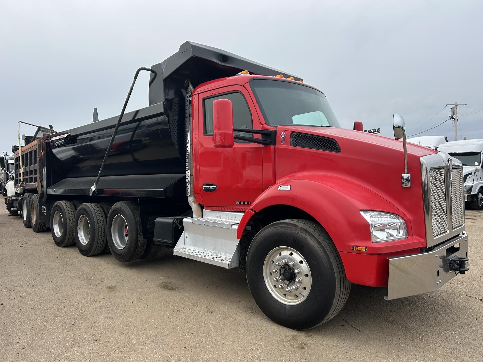 2017 Kenworth T880 Semi Trucks/Trailer