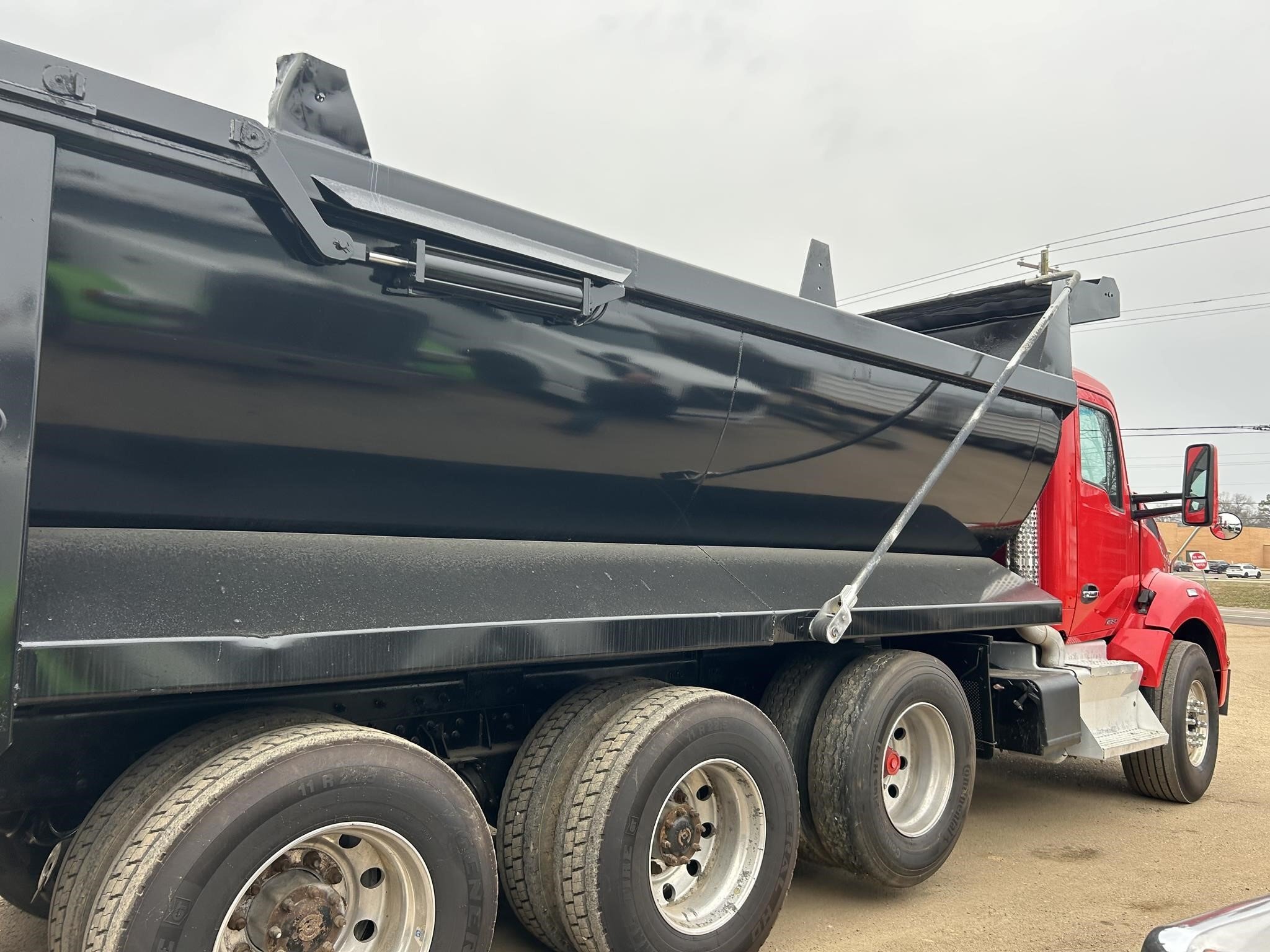 2017 Kenworth T880 Semi Trucks/Trailer