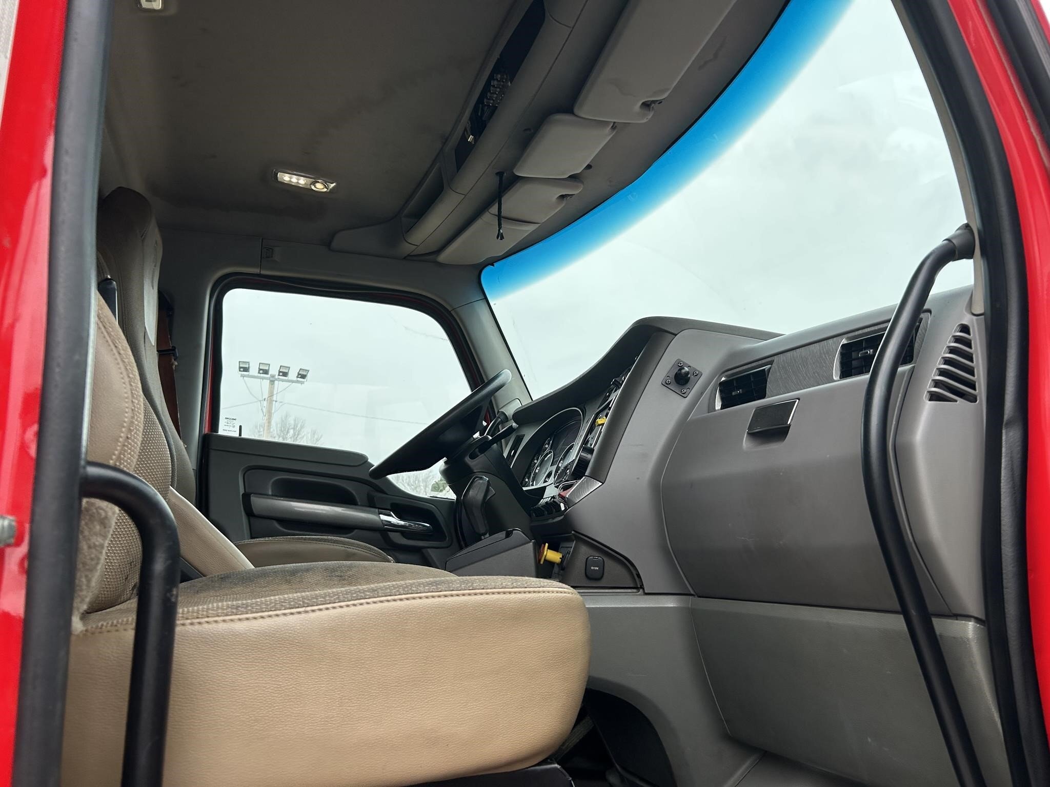 2017 Kenworth T880 Semi Trucks/Trailer